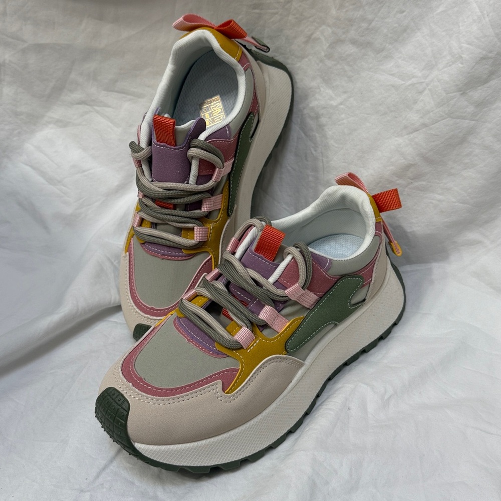 Women's SHEIN Multi-Color Casual Platform Sneakers. Size 39